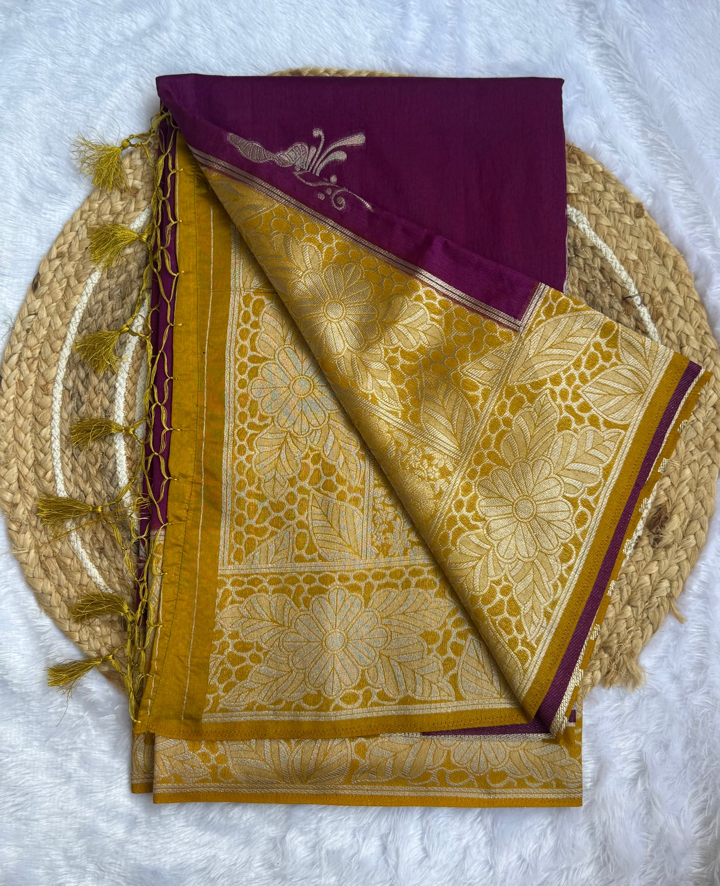 Beautiful Floral Printed Saree – Vibrant Festive Wear with Unstitched Blouse