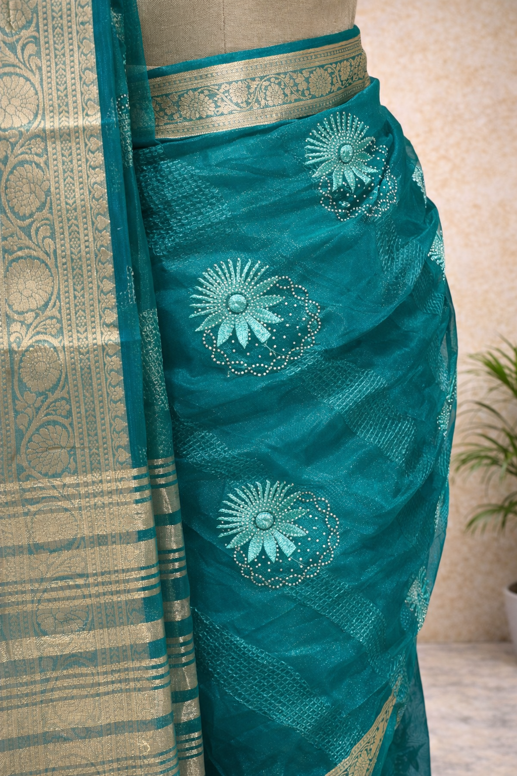 Green Festive Saree – Elegant Ethnic Drape for Women