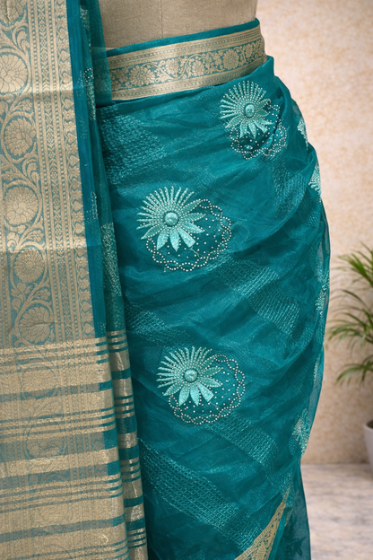 Green Festive Saree – Elegant Ethnic Drape for Women