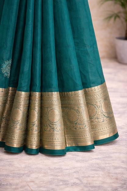 Green Festive Saree – Elegant Ethnic Drape for Women