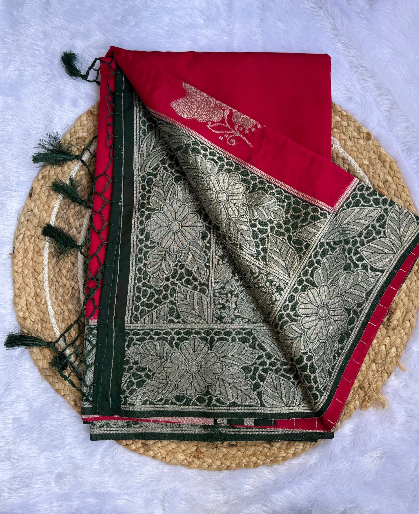 Beautiful Floral Printed Saree – Vibrant Festive Wear with Unstitched Blouse