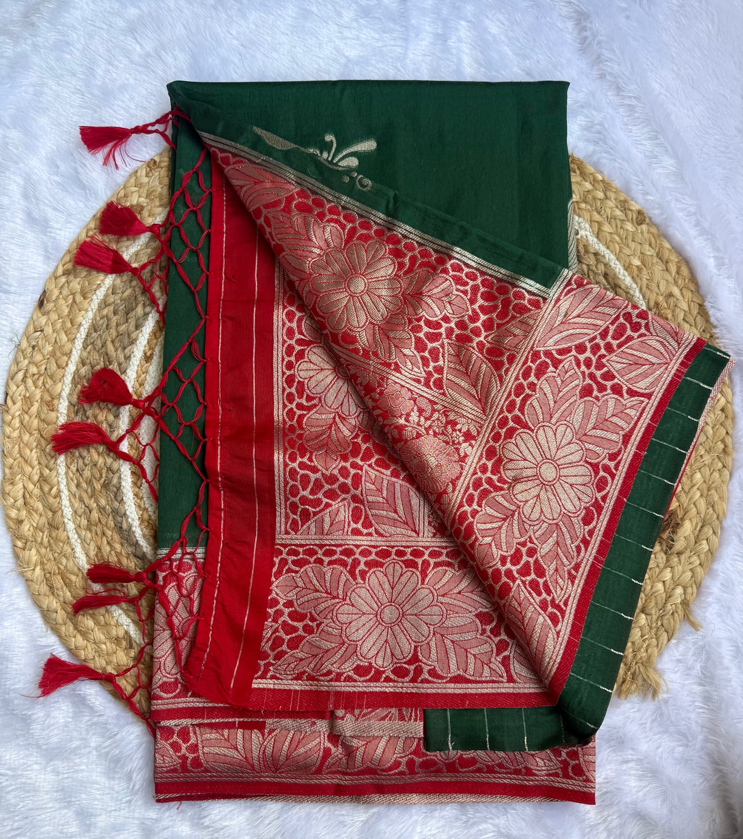Beautiful Floral Printed Saree – Vibrant Festive Wear with Unstitched Blouse