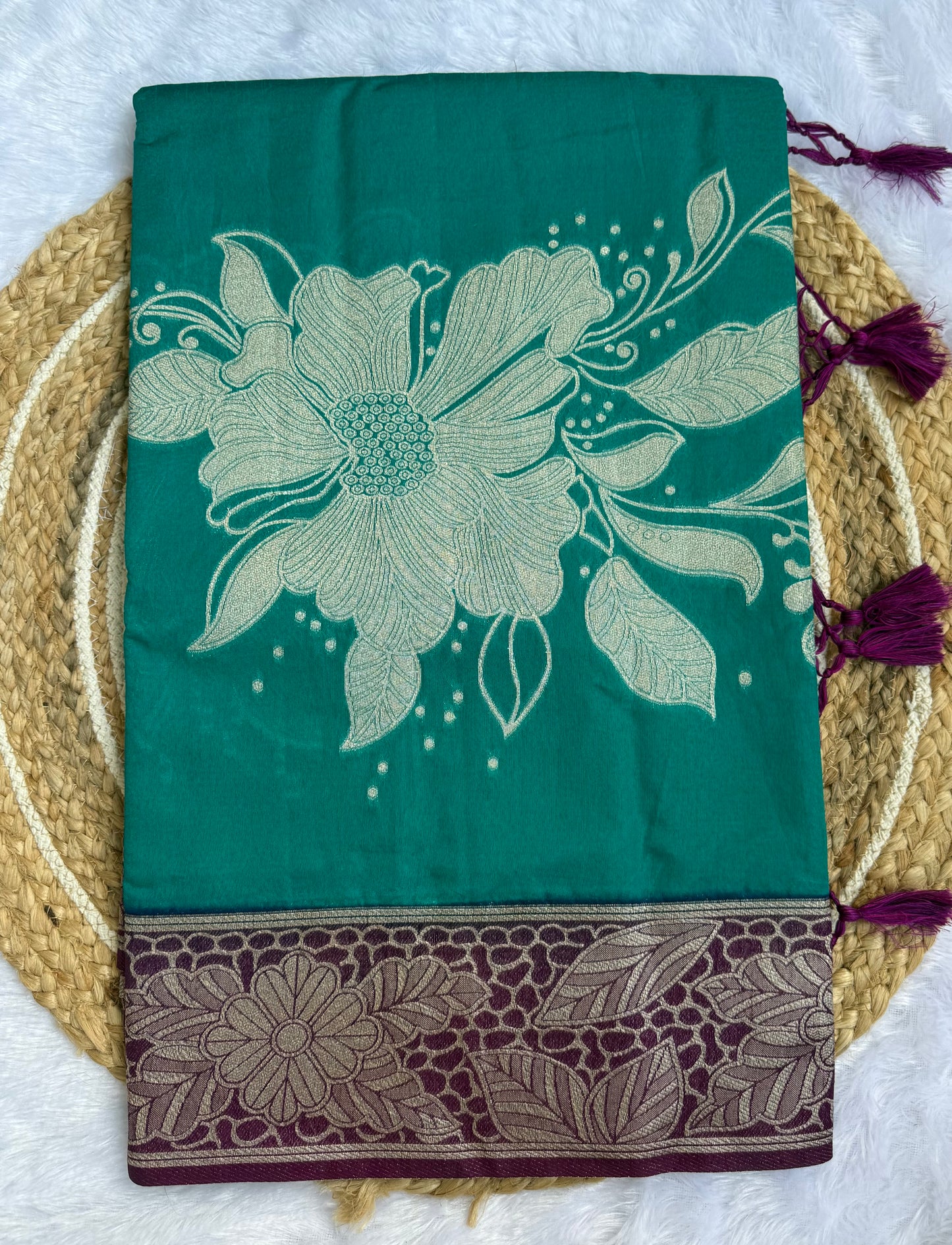 Beautiful Floral Printed Saree – Vibrant Festive Wear with Unstitched Blouse
