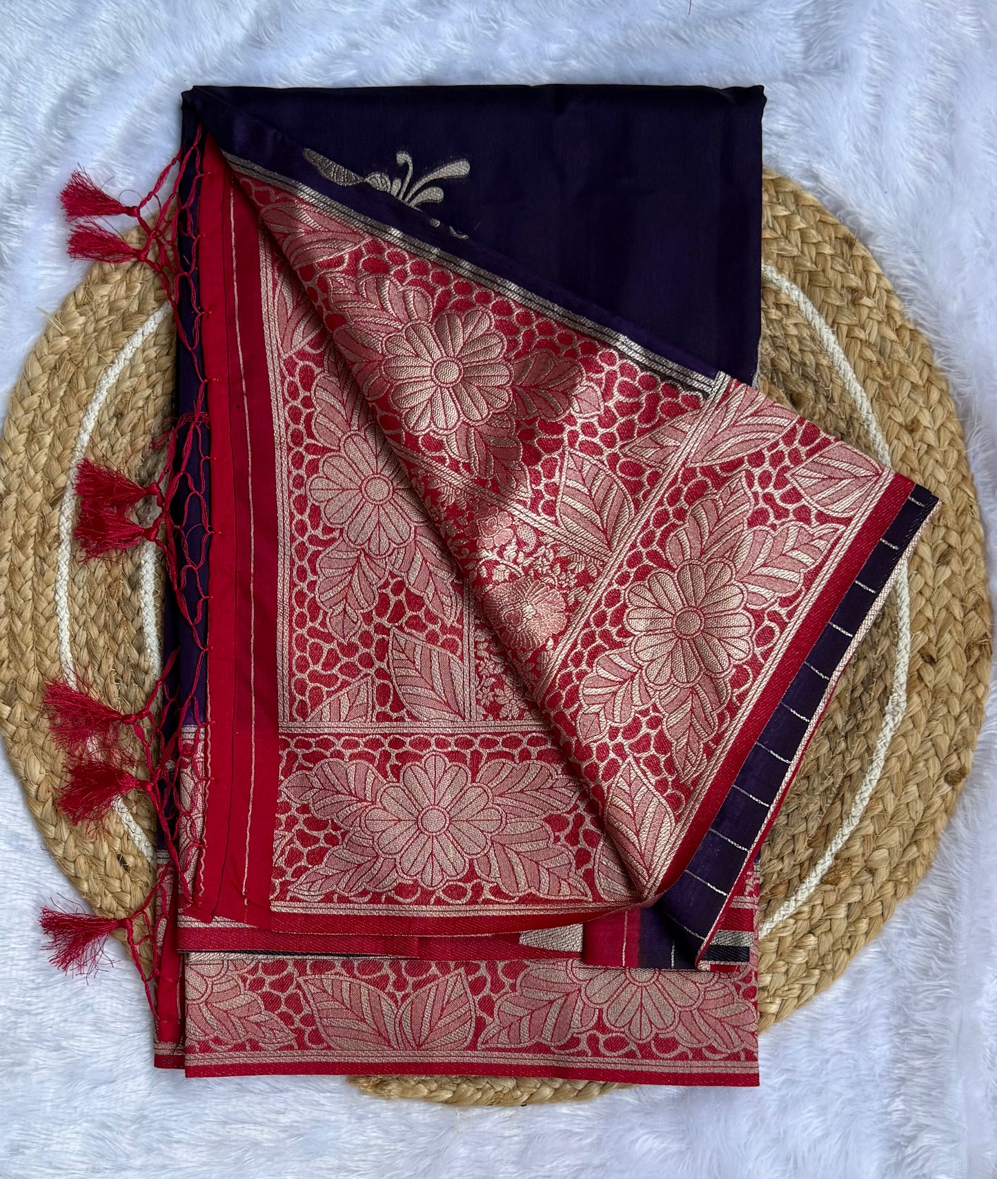 Beautiful Floral Printed Saree – Vibrant Festive Wear with Unstitched Blouse