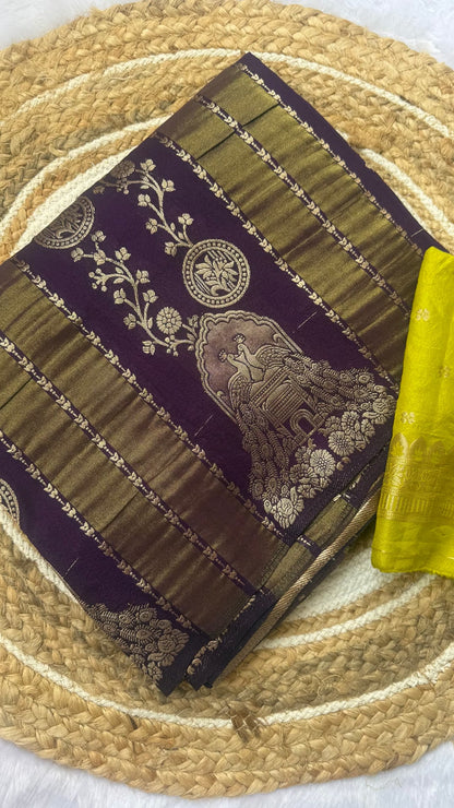 Elegant festive saree video